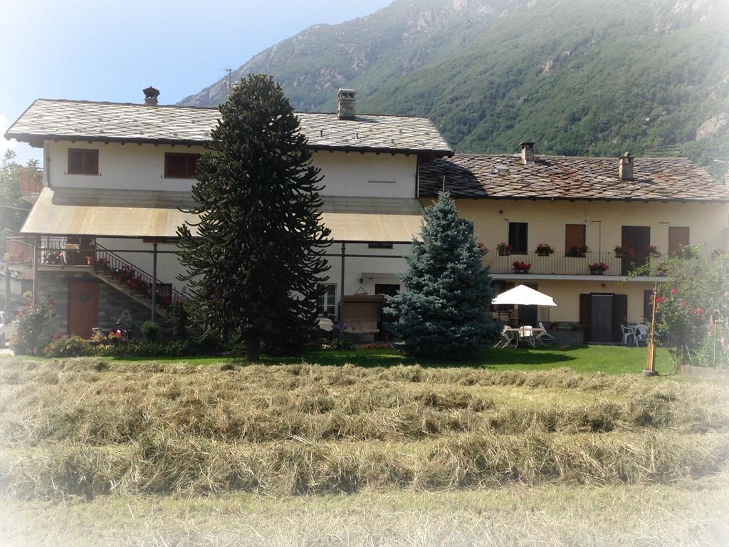 Agriturismo La Grange Pont-Saint-Martin Bagian luar foto